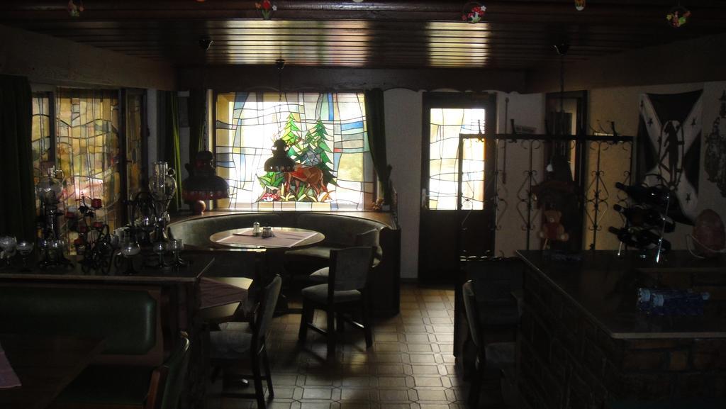 Black Bear Bikers Pub-Hotel Kempfeld Bagian luar foto