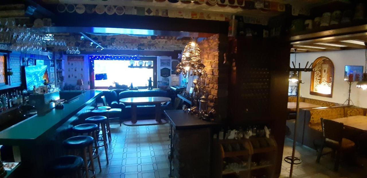 Black Bear Bikers Pub-Hotel Kempfeld Bagian luar foto